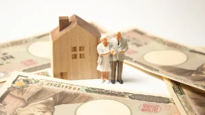 家族と住まいと現金を表すイメージ